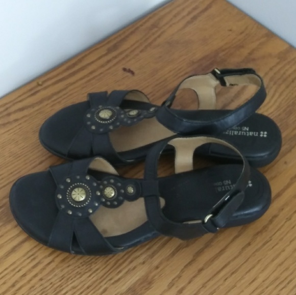 Naturalizers Sandals - Picture 6 of 7